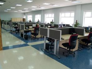 武汉PVC塑胶地板让办公地面更舒适(图1)